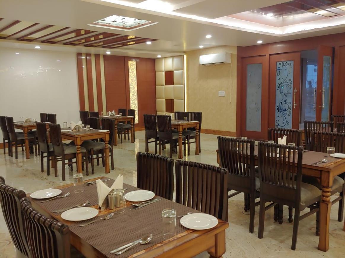 Hotel Shivoy Grand Varanasi Exterior foto