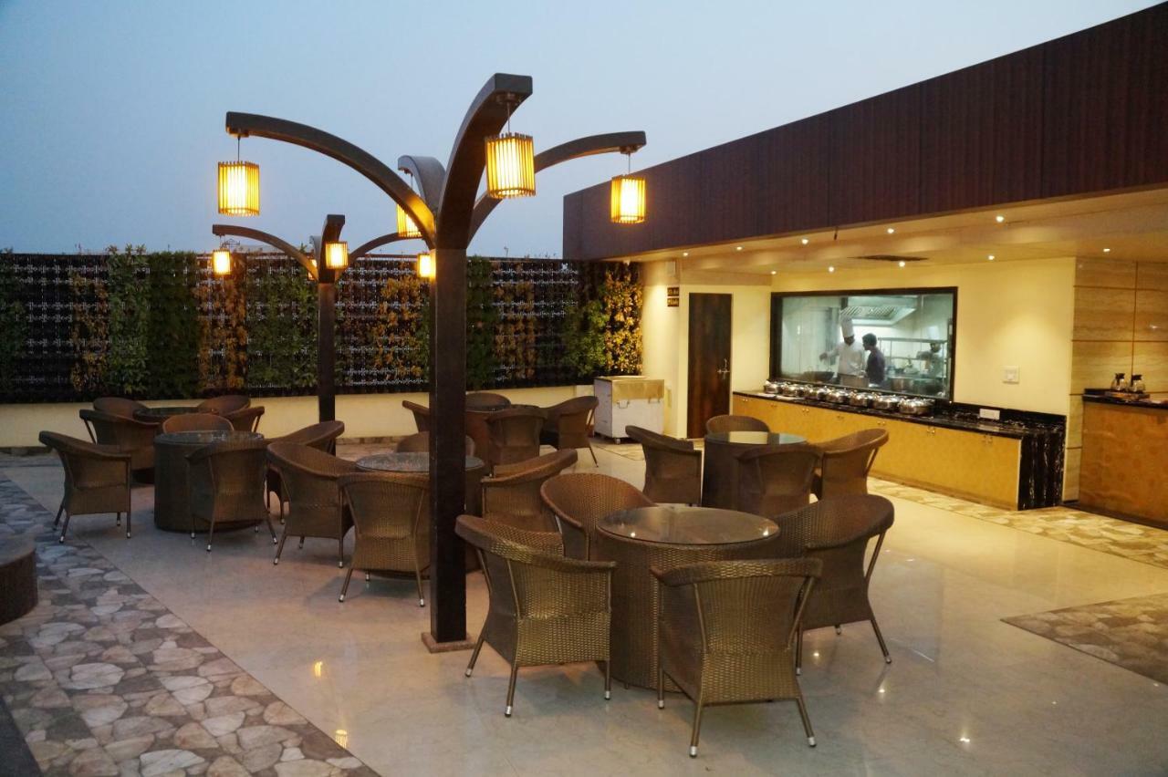 Hotel Shivoy Grand Varanasi Exterior foto