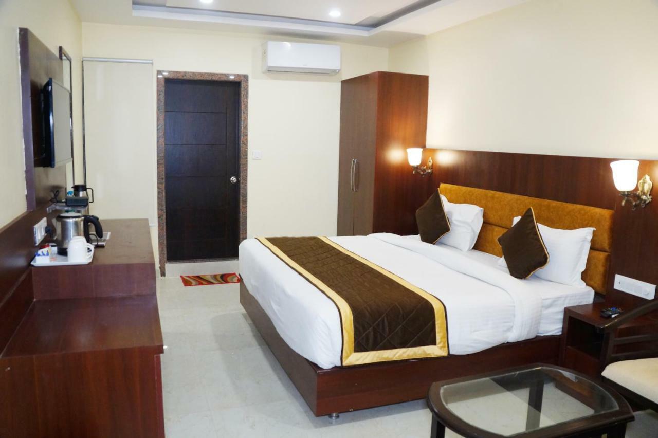 Hotel Shivoy Grand Varanasi Exterior foto
