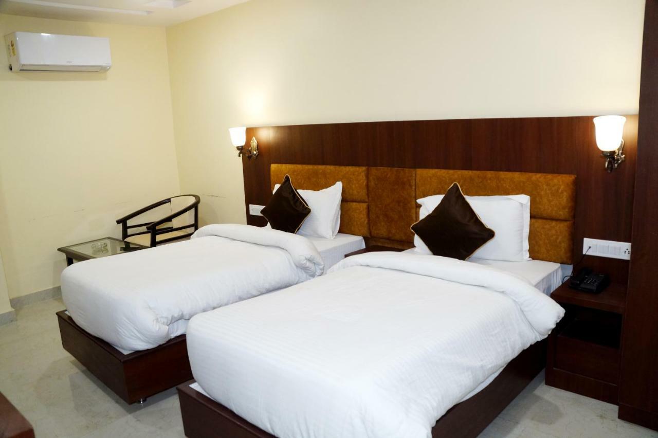 Hotel Shivoy Grand Varanasi Exterior foto