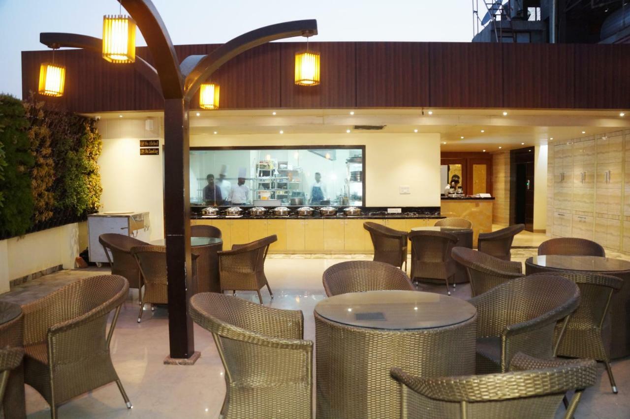 Hotel Shivoy Grand Varanasi Exterior foto