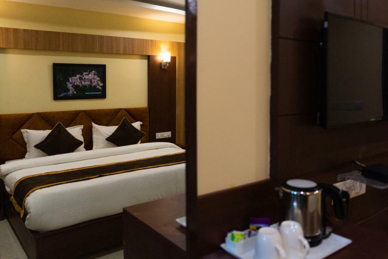 Hotel Shivoy Grand Varanasi Exterior foto